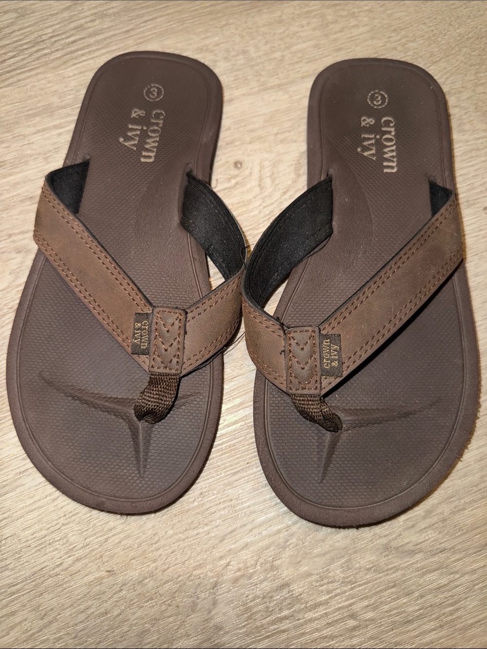 crown & ivy Brown Men's Casual Flip-Flop Sandals